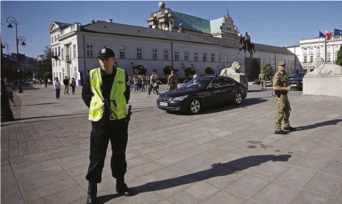 Zdjęcie 3. Przestrzeń przed Pałacem Prezydenckim